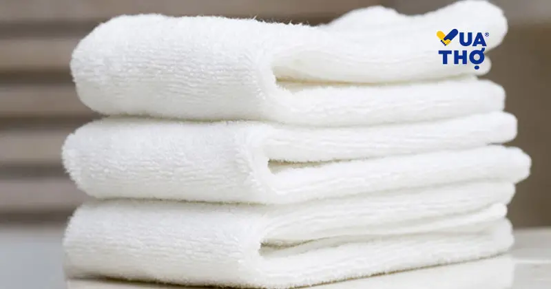 c&aacute;ch khử m&ugrave;i tủ lạnh bằng khăn sạch