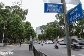 Bắt đầu thi công khán đài chào mừng đại lễ 30/4 ở TPHCM | Báo Dân trí