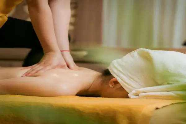 Dịch vụ Massage toàn thân tại quận 4 giá rẻ nhất Tp HCM, phục vụ 24/7 năm 2026 của Massage Pro