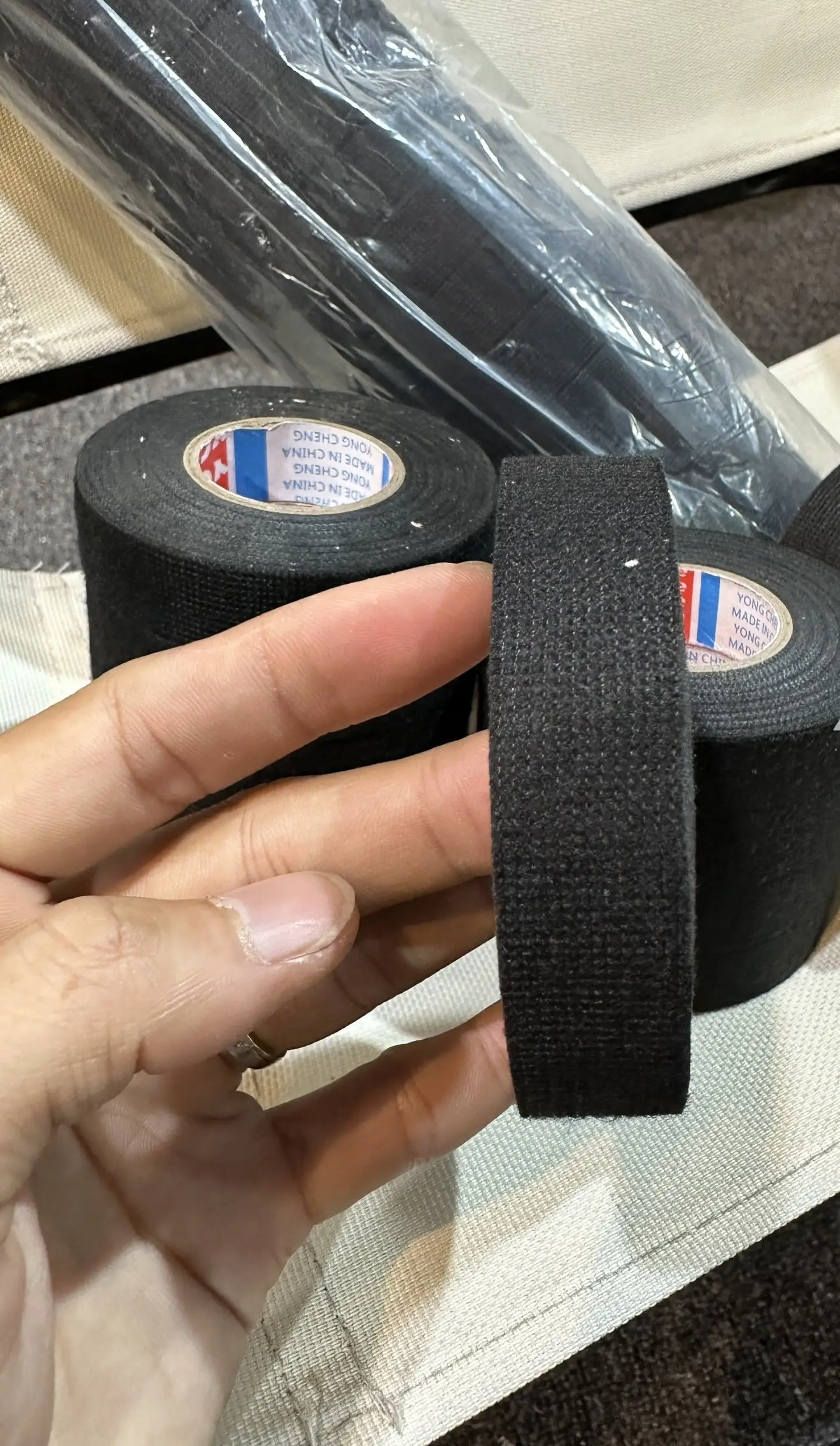 Băng keo vải - Sản phẩm đa năng với khả năng chịu lực và ứng dụng rộng rãi trong cuộc sống hàng ngày