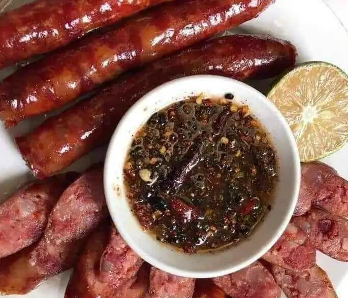 Cách ăn lạp xưởng hun khói Cách ăn lạp xưởng hun khói