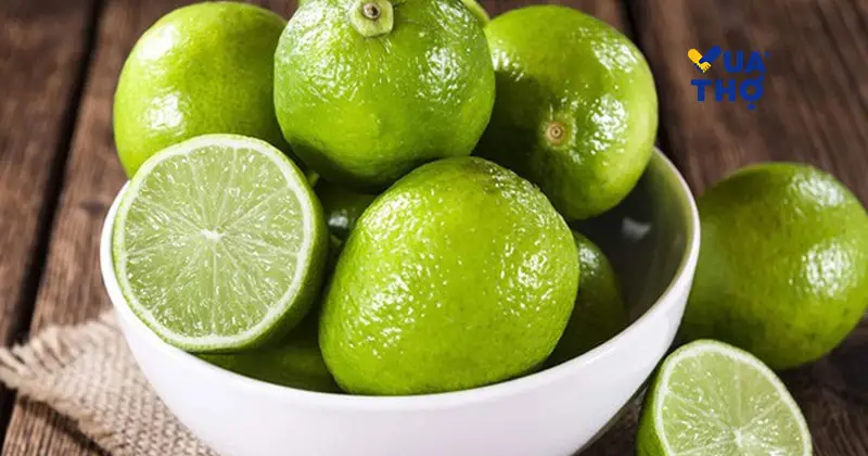 Mẹo l&agrave;m s&aacute;ng đồ đồng bị xỉn m&agrave;u bằng chanh v&agrave; muối hạt