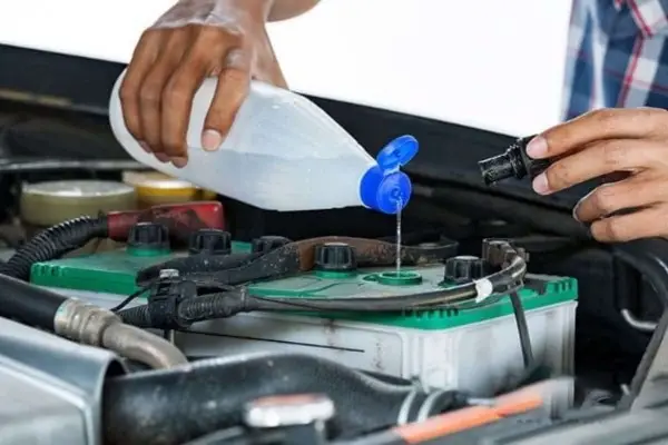 Cách khắc phục cọc bình ắc quy bị oxi hóa