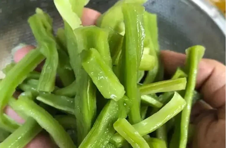 Cách làm rau tiến vua ngâm mắm Cách làm rau tiến vua ngâm mắm
