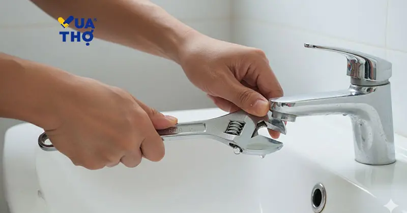 cach-sua-voi-nuoc-bi-ri-tai-nha