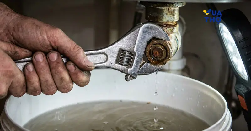 c&aacute;ch th&aacute;o v&ograve;i nước lavabon cũ