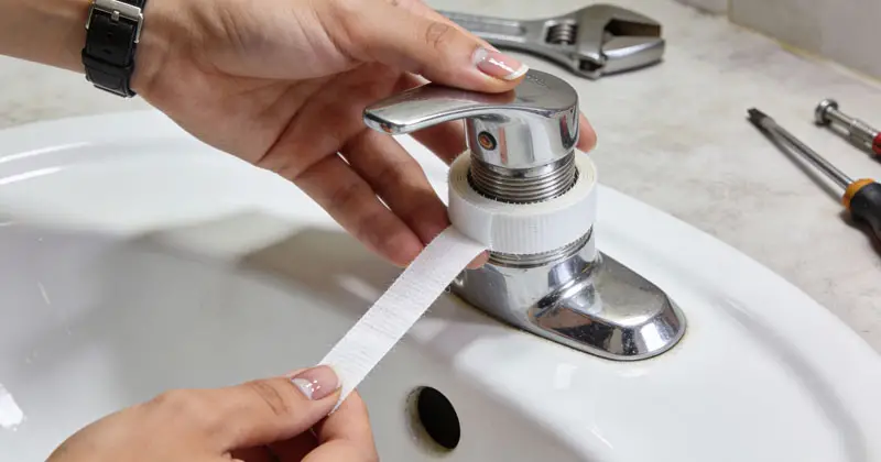 c&aacute;ch thay v&ograve;i nước lavabon tại nh&agrave; đơn giản