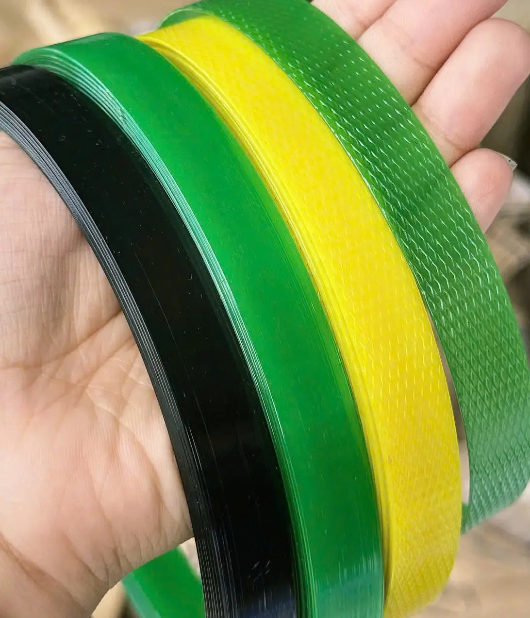 Dây đai PET - Sự Lựa Chọn Hoàn Hảo Trong Ngành Đóng Gói Và Vận Chuyển Hàng Hóa