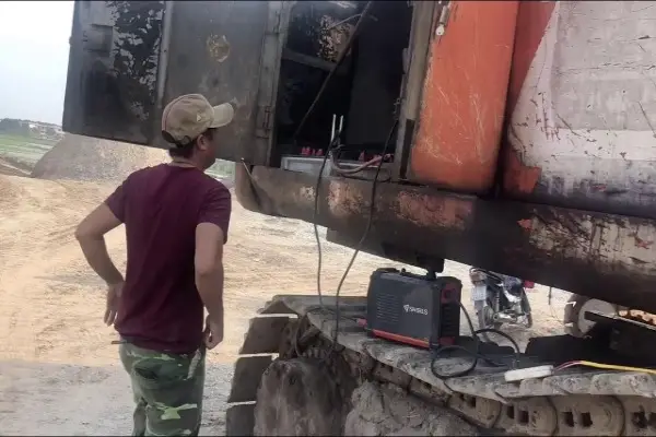 Địa chỉ mua bình ắc quy máy xúc bảo hành chính hãng, giá rẻ, giao hàng nhanh chóng