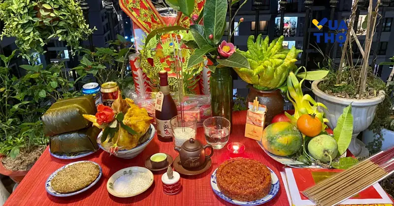 M&acirc;m c&uacute;ng Giao thừa năm B&iacute;nh Ngọ 2026 đầy đủ lễ nghi đặt trong gian bếp sạch đẹp c&ugrave;ng Vua Thợ 2.