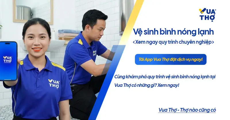 Thợ Vua Thợ xả nước cặn bẩn ra khỏi bình nóng lạnh khi vệ sinh định kỳ