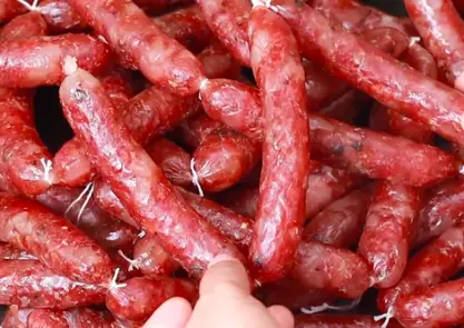 Lạp xương hun khói làm bằng thịt gì?