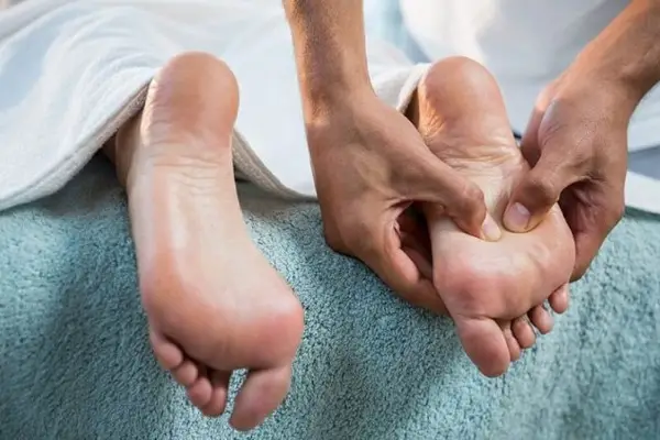 Massage-Pro chia sẻ 5 mẹo chữa tê bì chân tay không phải ai cũng biết