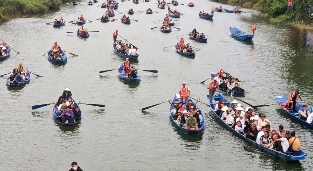 Nên đi du lịch chùa Hương thời điểm nào?