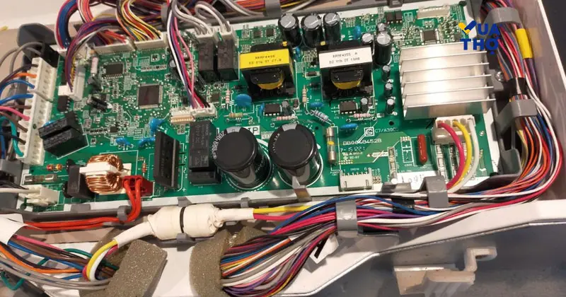 ngăn m&aacute;t tủ lạnh kh&ocirc;ng lạnh từ block m&aacute;y