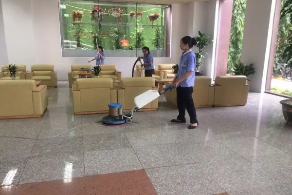 Tại sao doanh nghiệp nên vệ sinh văn phòng theo giờ thay vì tự làm?