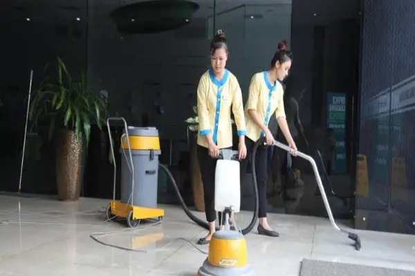 Tại sao doanh nghiệp nên vệ sinh văn phòng theo giờ thay vì tự làm?