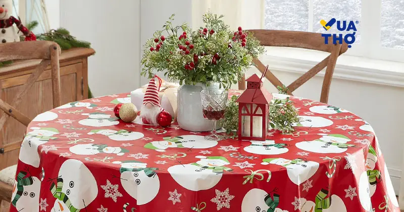 So sánh phong cách trang trí Noel truyền thống (đỏ/xanh) và phong cách Bắc Âu