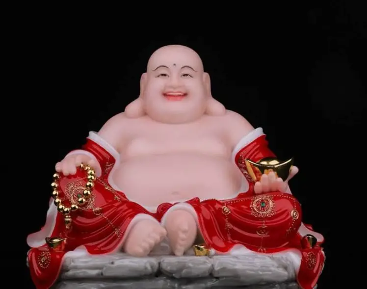 Tượng di lặc đặt trên bàn thờ thổ địa