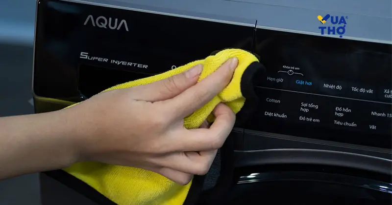 d&ugrave;ng khăn lau m&aacute;y giặt tr&aacute;nh bị xước